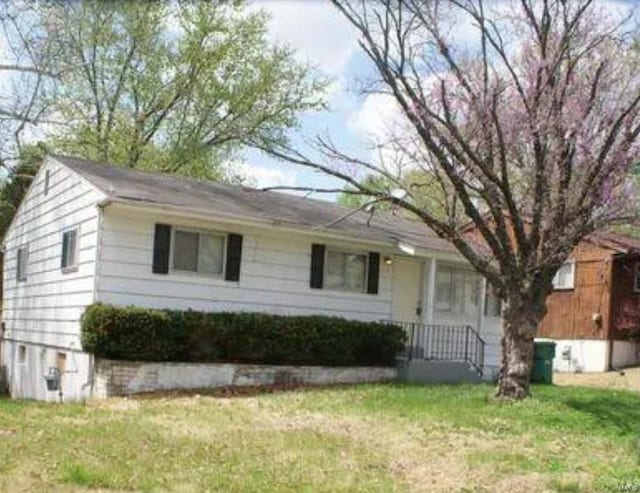 ranch-style home featuring a front yard and a porch
