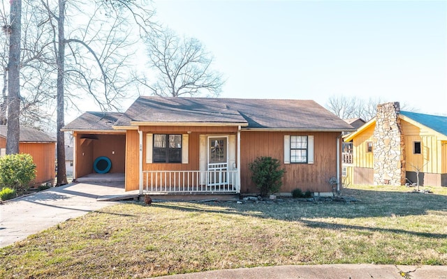 view of front facade featuring concrete driveway, a porch, a front lawn, a carport, and a shingled roof