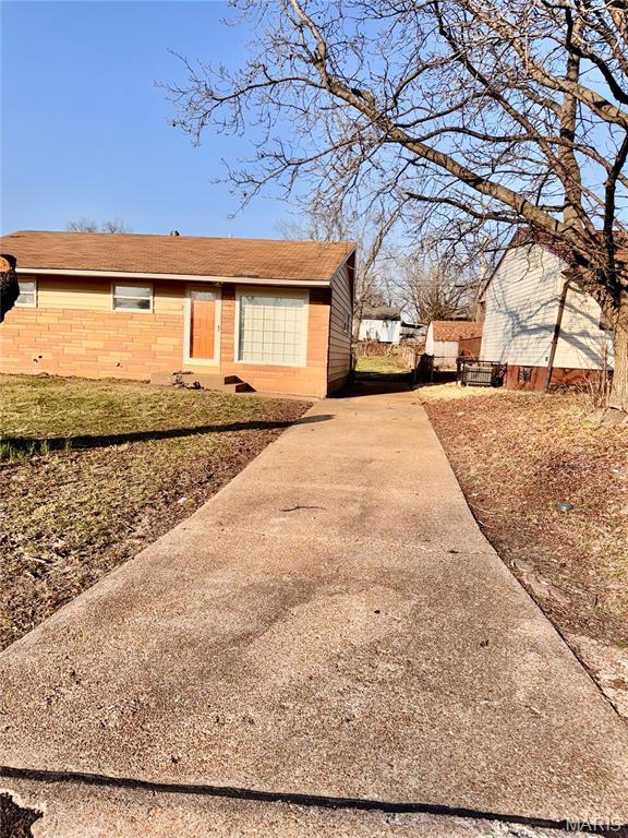 211 Perthshire Rd, Saint Louis, MO 63137 - photo 2