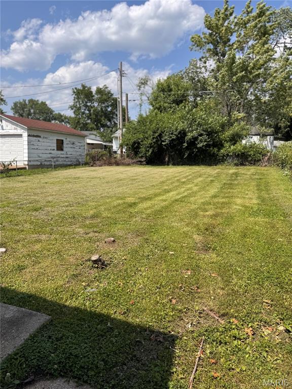 211 Perthshire Rd, Saint Louis, MO 63137 - photo 5