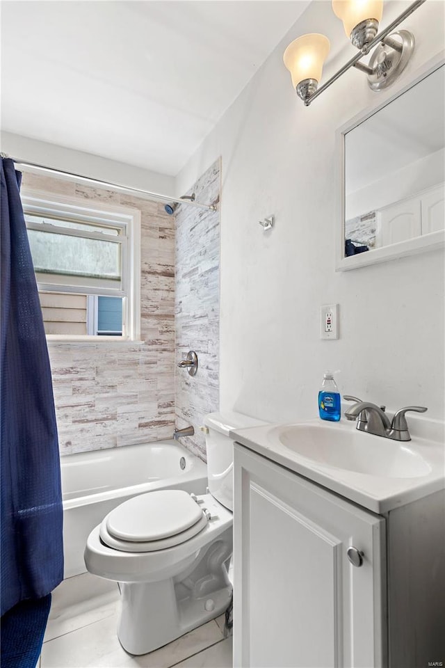 248 S Barat Ave, Ferguson, MO 63135 - full bathroom featuring toilet, shower / bathtub combination with curtain, vanity, and tile patterned floors