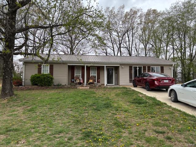 ranch-style house with covered porch and a front yard