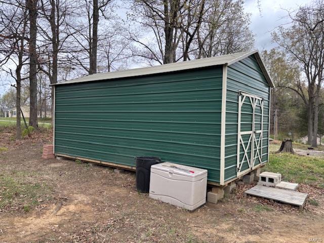 view of outdoor structure featuring an outdoor structure