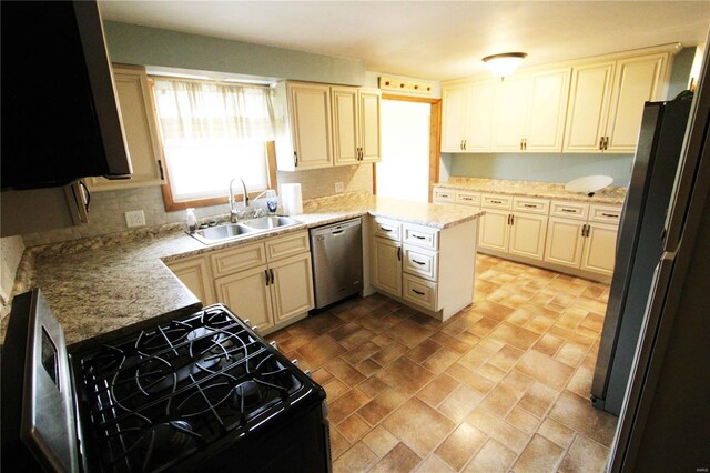 634 Ccam Rose Ln, Perryville, MO 63775 - kitchen with a sink, dishwasher, gas range, freestanding refrigerator, and cream cabinets