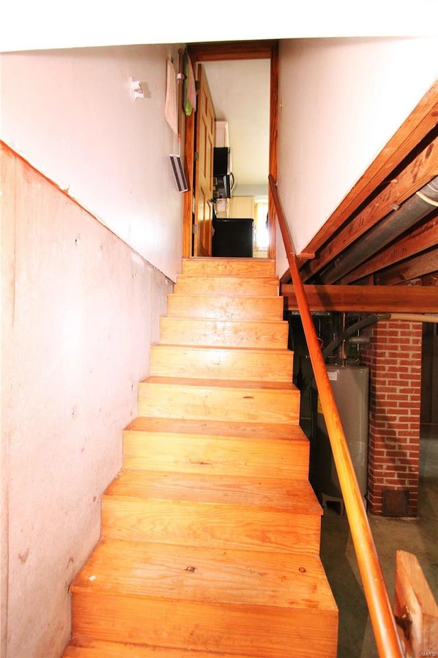 634 Ccam Rose Ln, Perryville, MO 63775 - stairway featuring water heater