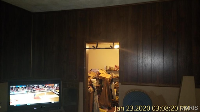 206 N 11th St, Coulterville, IL 62237 - detailed view of wood walls