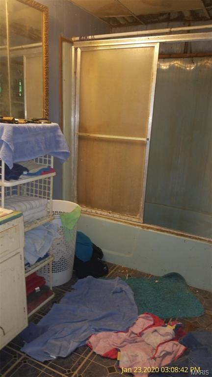 206 N 11th St, Coulterville, IL 62237 - full bath with shower / tub combination and vanity