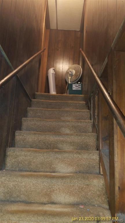 206 N 11th St, Coulterville, IL 62237 - stairway with wooden walls