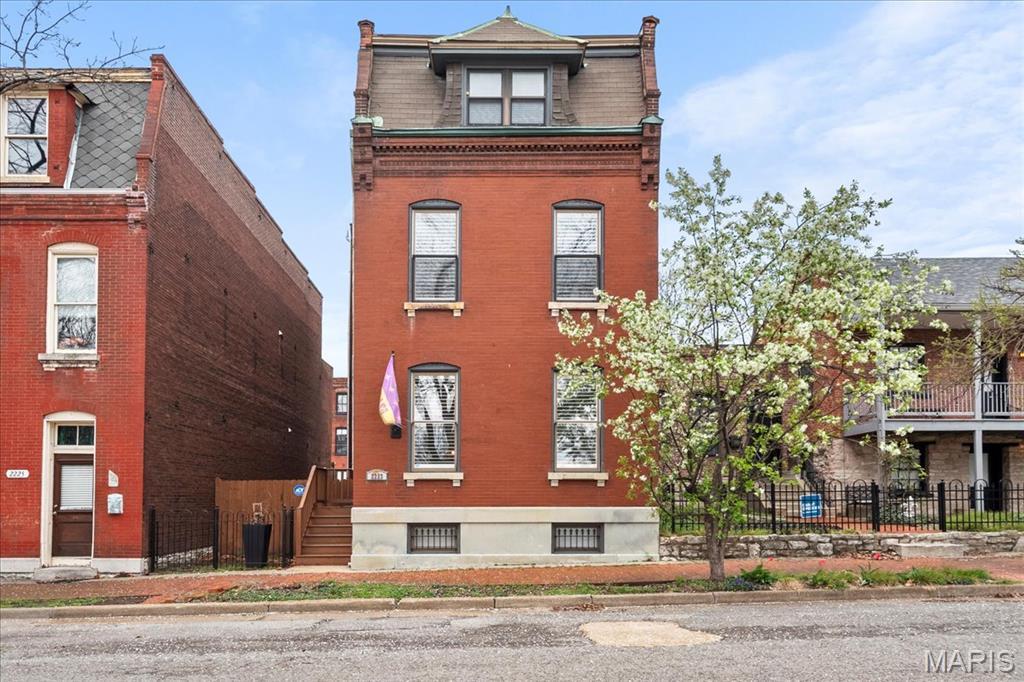 2223 S 10th St, Saint Louis, MO 63104 - photo 1