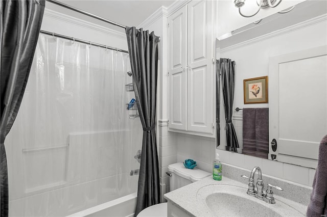 669 Park Ave, Sikeston, MO 63801 - full bath featuring tile walls, tasteful backsplash, toilet, shower / bathtub combination with curtain, and crown molding