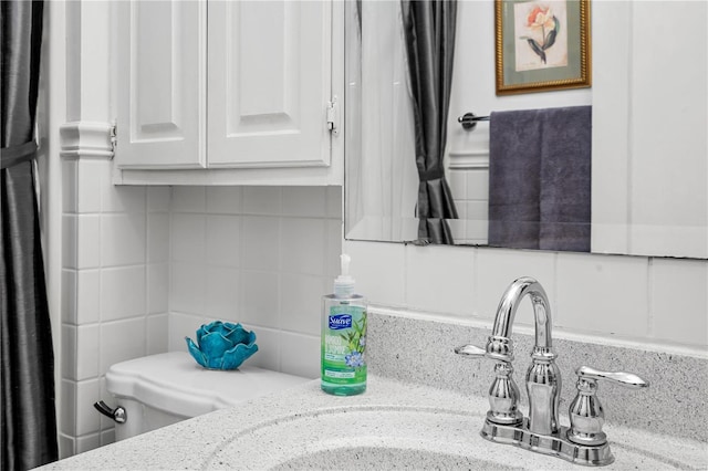 669 Park Ave, Sikeston, MO 63801 - bathroom featuring decorative backsplash and a sink