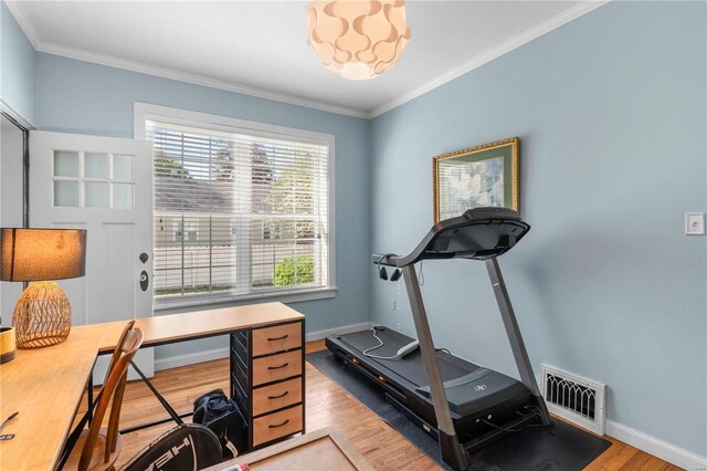 669 Park Ave, Sikeston, MO 63801 - workout area featuring light wood-style flooring, ornamental molding, and baseboards