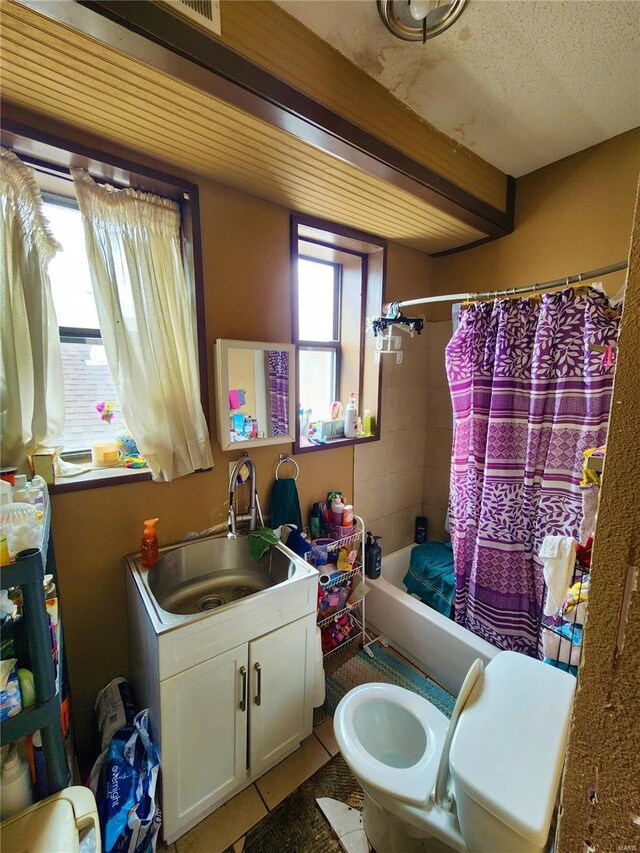 4052 Detonty St, Saint Louis, MO 63110 - full bathroom featuring tile patterned floors, vanity, toilet, and shower / tub combo with curtain