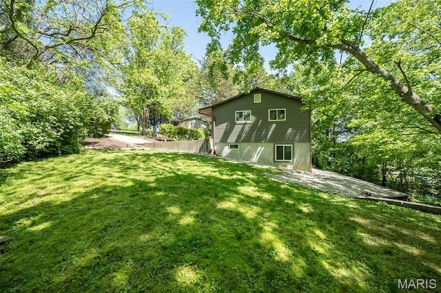 back of house featuring a yard