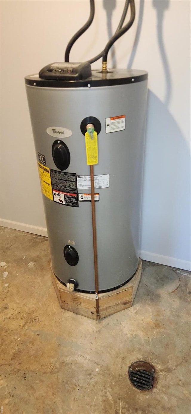 13559 Kitt Park Dr, Saint Genevieve, MO 63670 - utility room with water heater