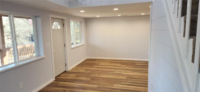 13559 Kitt Park Dr, Saint Genevieve, MO 63670 - entrance foyer featuring wood finished floors, recessed lighting, and baseboards