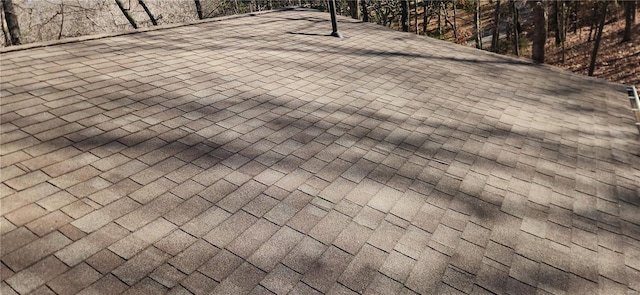 13559 Kitt Park Dr, Saint Genevieve, MO 63670 - exterior view of roof with shingles