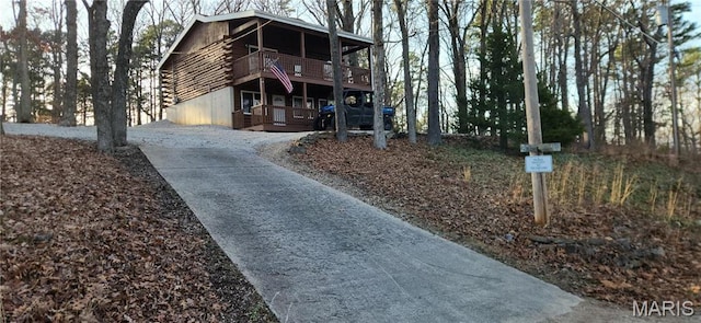 13559 Kitt Park Dr, Saint Genevieve, MO 63670 - view of front of property featuring concrete driveway and log siding