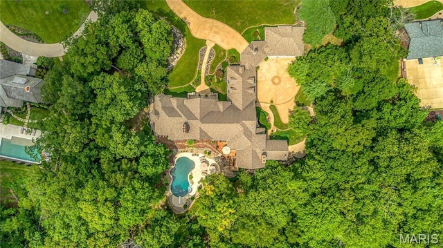 bird's eye view of a pool area