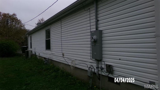 610 E Green St, Mascoutah, IL 62258 - view of home's exterior with cooling unit