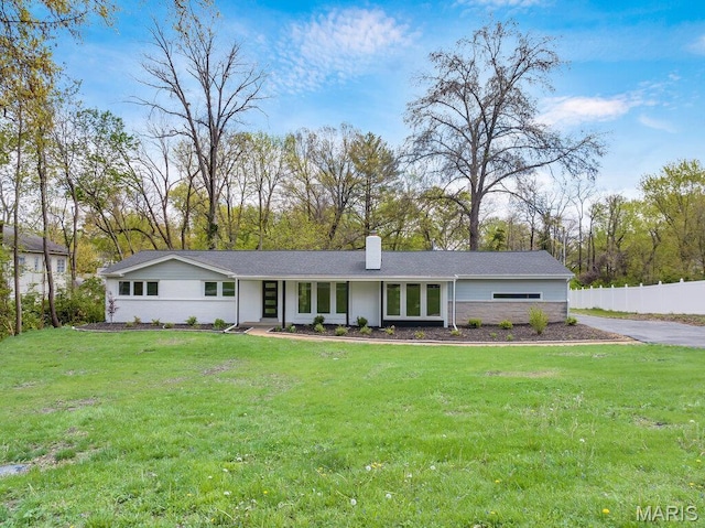 6 Cedar Crst, Saint Louis, MO 63132 - view of front facade with a chimney and stone siding