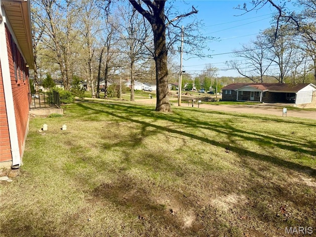 2101 Meadows Rd, Poplar Bluff, MO 63901 - view of grassy yard featuring a carport