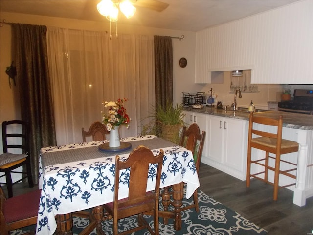 dining space with dark wood-style flooring and a ceiling fan