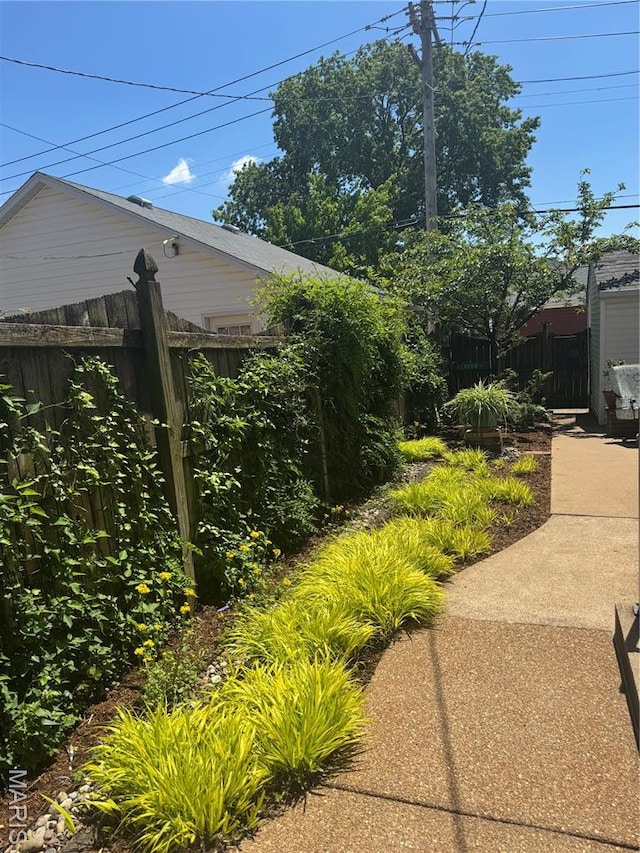 6060 Oleatha Ave, Saint Louis, MO 63139 - view of yard featuring fence