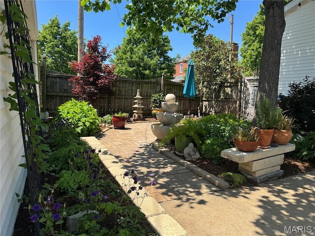 6060 Oleatha Ave, Saint Louis, MO 63139 - view of yard featuring fence and a patio
