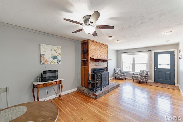 890 Tyson Dr, Florissant, MO 63031 - living area featuring light wood finished floors, ceiling fan, baseboards, and a textured ceiling