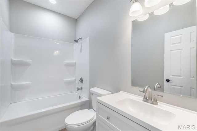 2940 Karmen Ln, Poplar Bluff, MO 63901 - full bathroom featuring toilet, vanity, and shower / tub combination