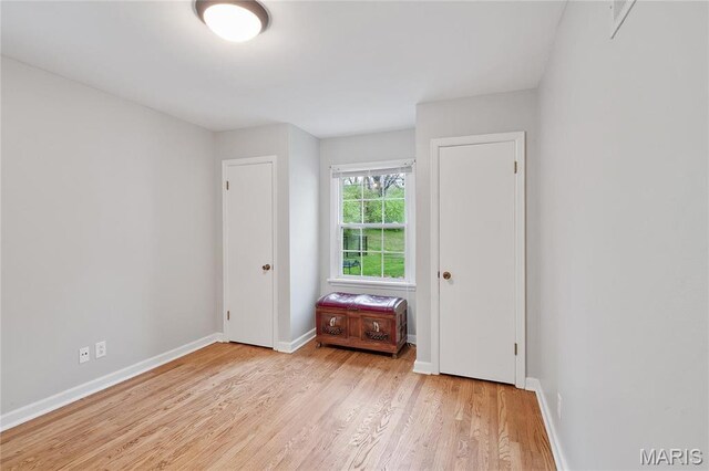 827 Yosemite Dr, Saint Louis, MO 63122 - unfurnished room featuring wood finished floors and baseboards