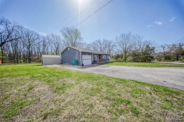 14056 State Route O, Rolla, MO 65401 - garage featuring driveway