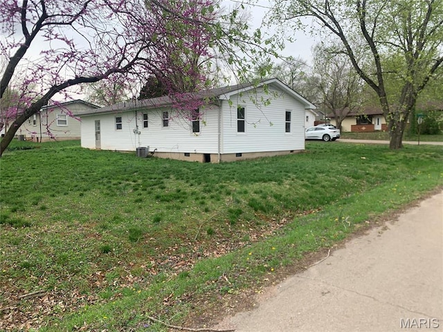 200 Easton St, Bonne Terre, MO 63628 - view of side of home with crawl space and a yard