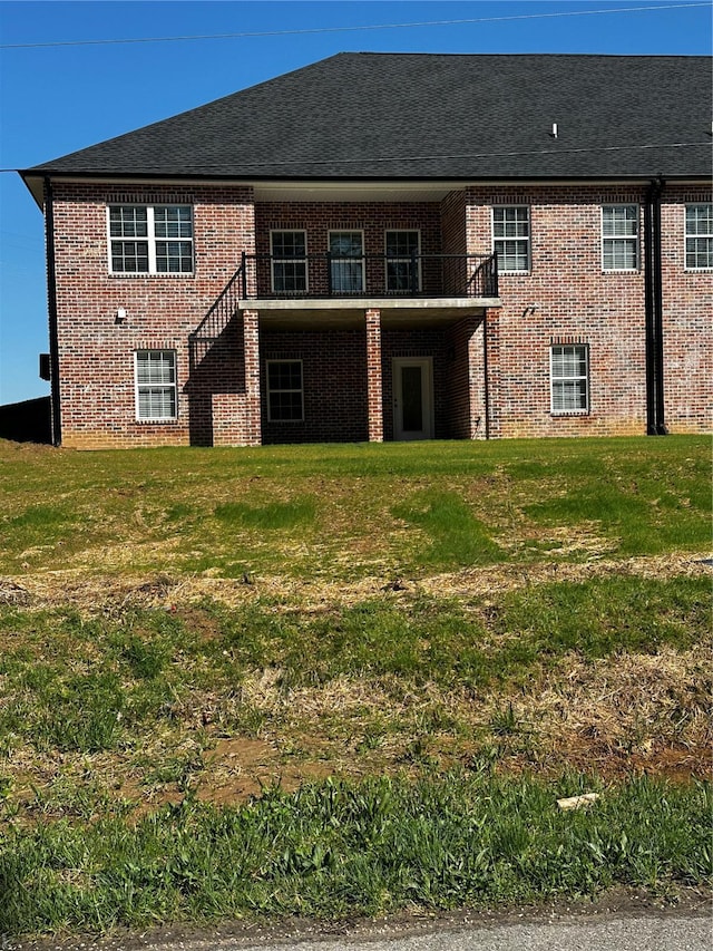 16 Creekside Way, Cape Girardeau, MO 63701 - back of property featuring a lawn and brick siding