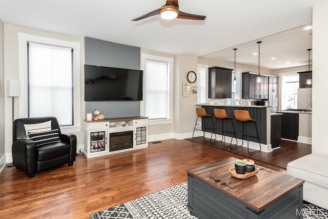 2712 Potomac St, Saint Louis, MO 63118 - living area with a ceiling fan, dark wood-style floors, baseboards, and recessed lighting