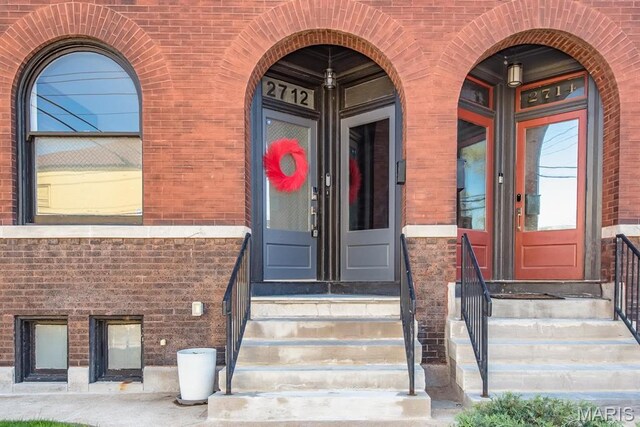 2712 Potomac St, Saint Louis, MO 63118 - entrance to property featuring brick siding