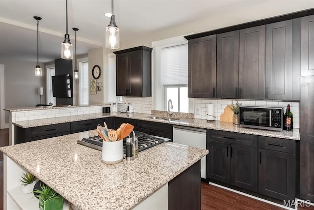 2712 Potomac St, Saint Louis, MO 63118 - kitchen with stainless steel appliances, a sink, decorative backsplash, and a peninsula