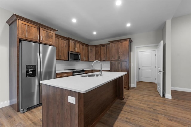 12 Creekside Way, Cape Girardeau, MO 63701 - kitchen featuring stainless steel appliances, a sink, baseboards, dark wood finished floors, and recessed lighting