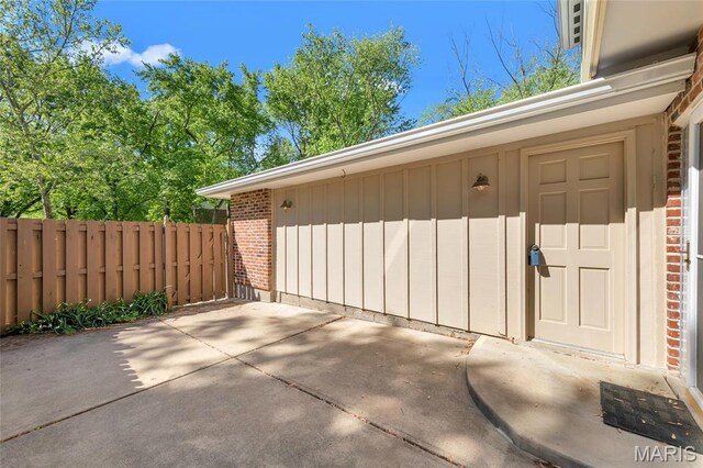 13355 Land O Woods Dr, Saint Louis, MO 63141 - garage featuring fence