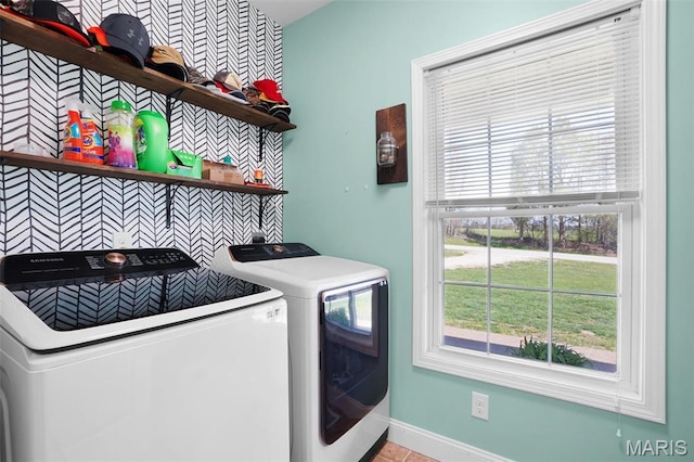 9336 Excelsior Rd, Gerald, MO 63037 - clothes washing area featuring washer and dryer and baseboards