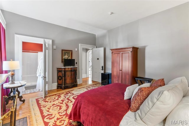876 W State St W, Jacksonville, IL 62650 - bedroom featuring light wood finished floors and baseboards
