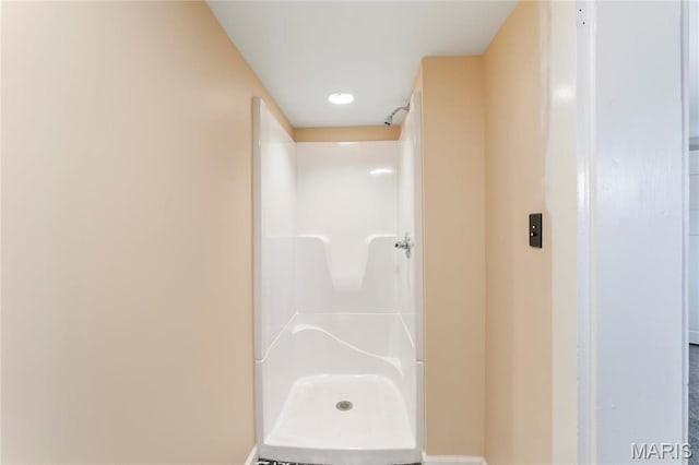 876 W State St W, Jacksonville, IL 62650 - full bath with a shower and baseboards