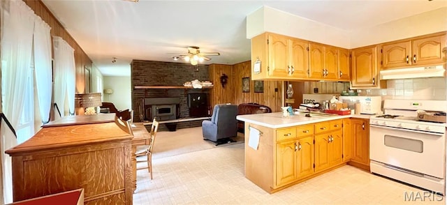5815 Robin Ln, Troy, MO 63379 - kitchen with gas range gas stove, open floor plan, a peninsula, ceiling fan, and under cabinet range hood