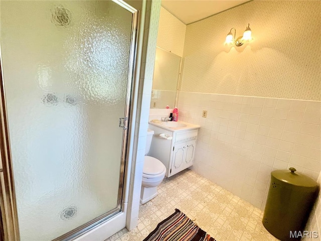 5815 Robin Ln, Troy, MO 63379 - full bath featuring tile walls, vanity, a stall shower, and tile patterned floors