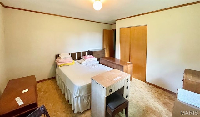 5815 Robin Ln, Troy, MO 63379 - bedroom featuring ornamental molding and light carpet