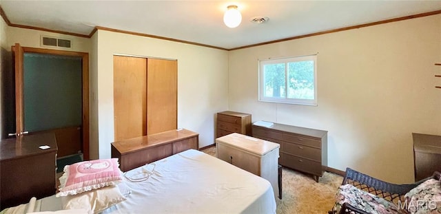 5815 Robin Ln, Troy, MO 63379 - bedroom featuring ornamental molding, light carpet, and a closet