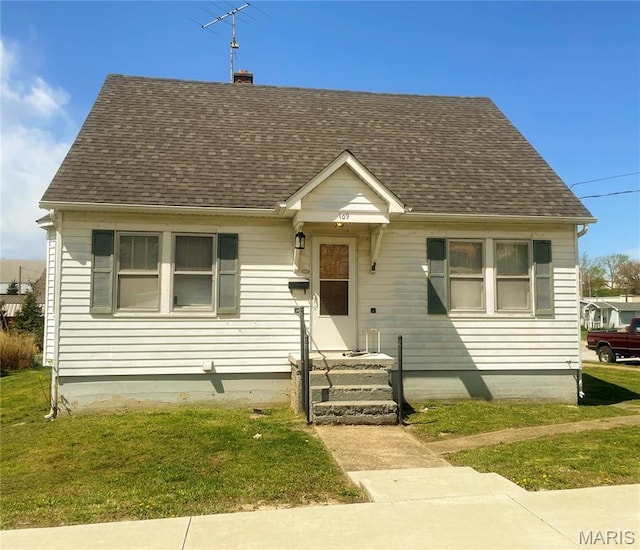 109 N Oak St, Rolla, MO 65401 - view of front of property with a shingled roof, a front lawn, and a chimney