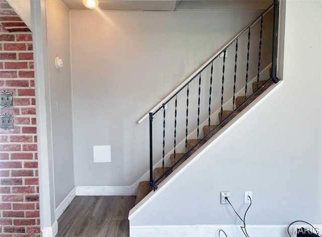 109 N Oak St, Rolla, MO 65401 - staircase featuring wood finished floors and baseboards