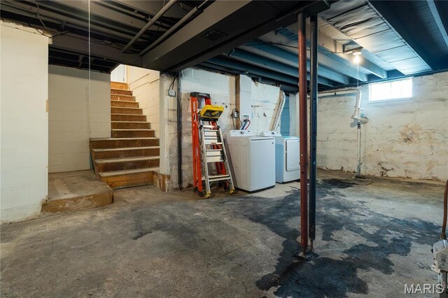 2938 Oregon Ave, Granite City, IL 62040 - below grade area featuring washer and clothes dryer and stairway